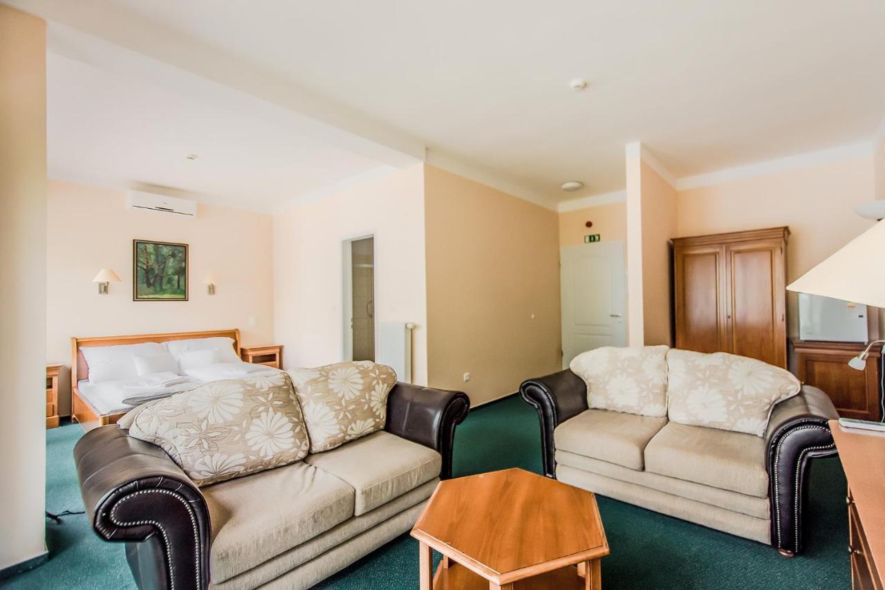 Sziget Hotel Veranka Ersekcsanad Luaran gambar